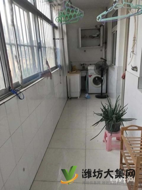 安順小區(qū)精裝三室鄰近東風(fēng)街,空調(diào)兩部,家電齊全,急