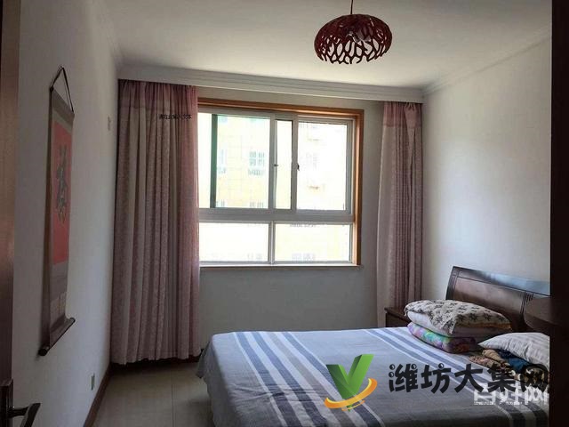 安順小區(qū)精裝三室鄰近東風(fēng)街,空調(diào)兩部,家電齊全,急