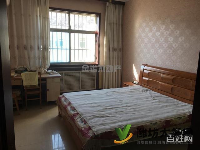 世紀旁 位置佳 大三室 黃金樓層 帶車庫144平 89