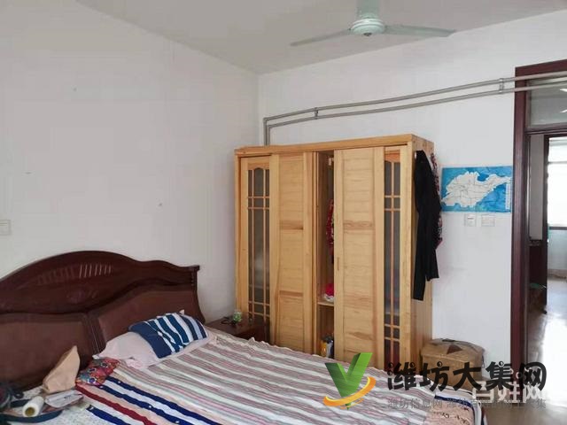 現(xiàn)代小區(qū)東門口 2樓86平小三室 送儲(chǔ)藏室 51.9萬火急急新惠