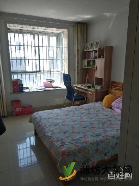 外國(guó)語(yǔ)實(shí)驗(yàn)中學(xué)四樓三室?guī)Ц斗繉挸髁列路孔?7萬(wàn)