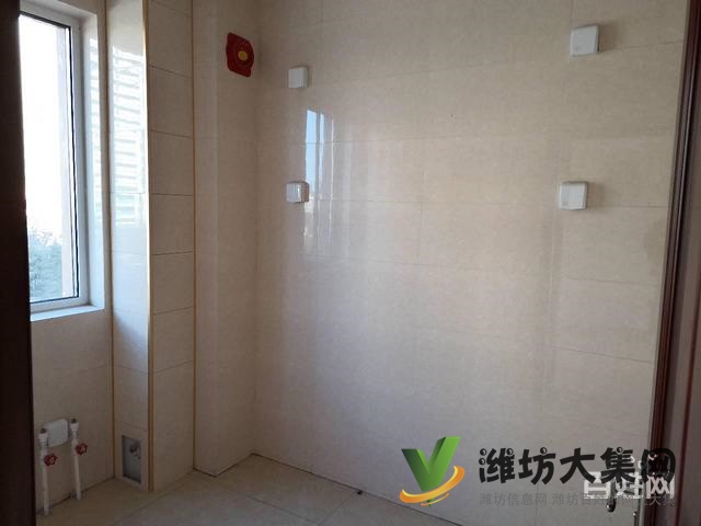 東城玉苑149平三室?guī)к囄粌Σ厥揖b99.9萬更名一把付