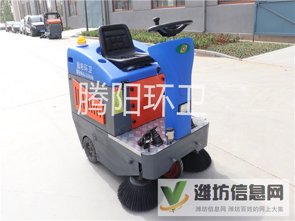 山東騰陽環(huán)衛(wèi)TY-1200型電動駕駛式掃地車